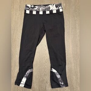 LULULEMON BLACK FLORAL STRIPED CAPRI PANTS WITH DRAWSTRING - Size 6 SKU:206